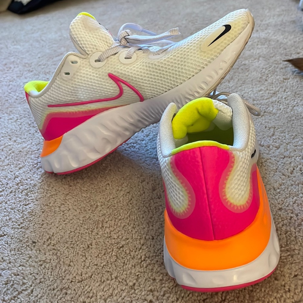 Nike renew run sneakers